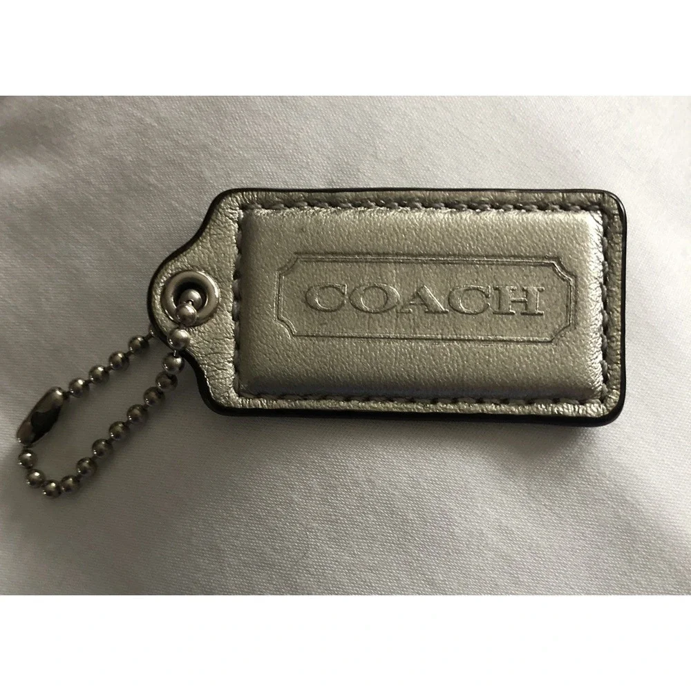 EUC-COACH SILVER Leather 2.5